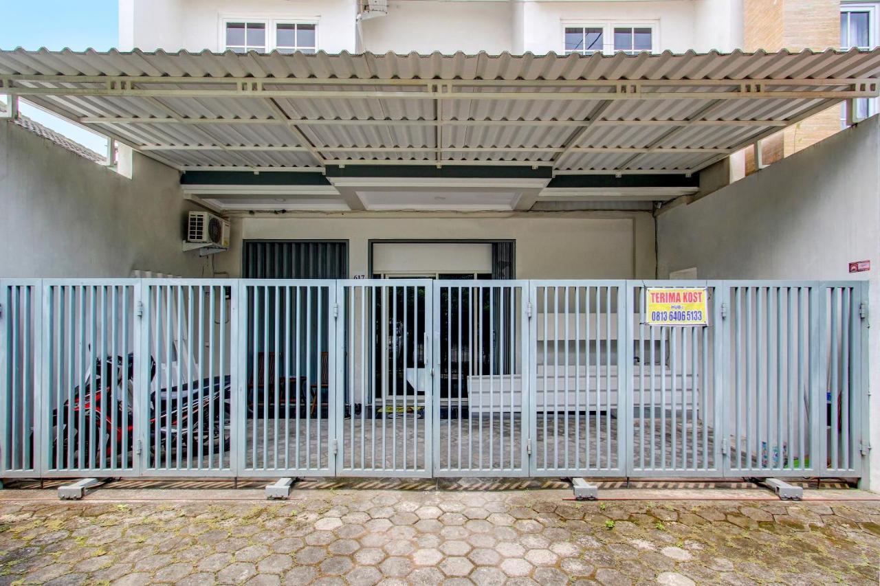 Oyo 92479 Pasadena House Hotel Krapyak Exterior photo